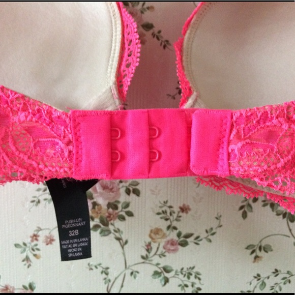Victoria's Secret Coral/Pink Lace Push-Up Bra - Picture 6 of 8